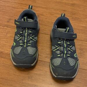 Merrell kids shoes - barely used